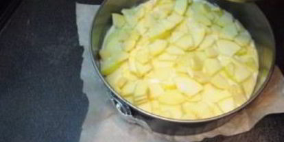 Шаг 2: воздушной яблочной шарлотки