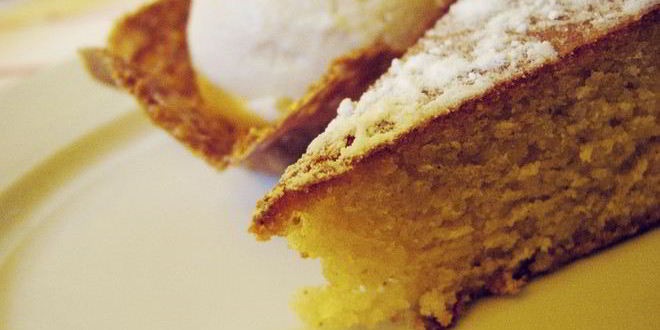 Рецепт яблочной шарлотки на сковороде