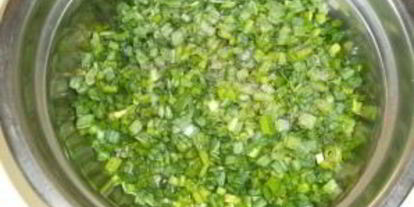 Шаг 1: заливной шарлотки с луком