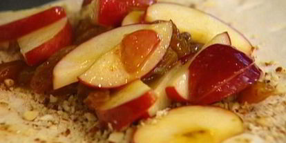 Шаг 9: быстрого яблочного штруделя с изюмом, миндалем и корицей