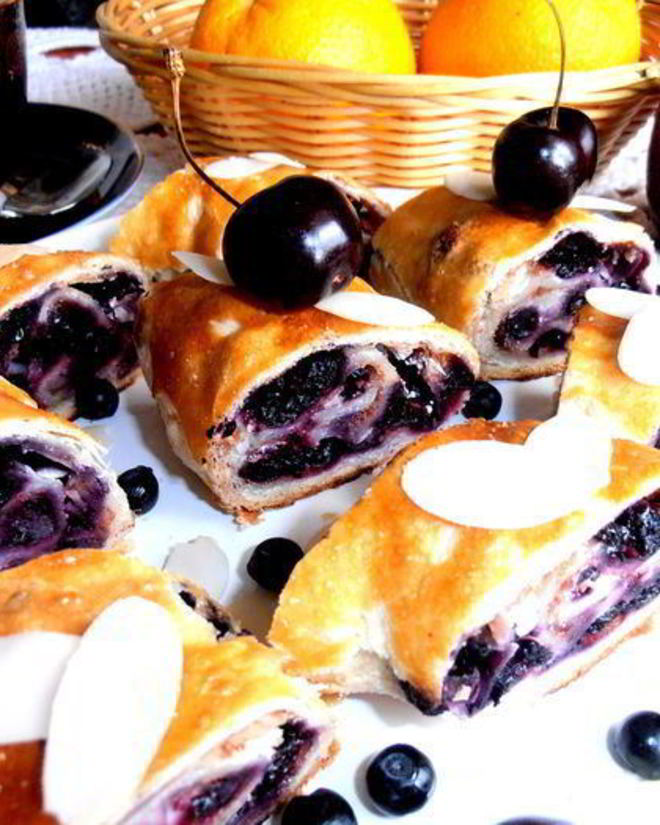 Рецепт чернично-сливочного штрудель