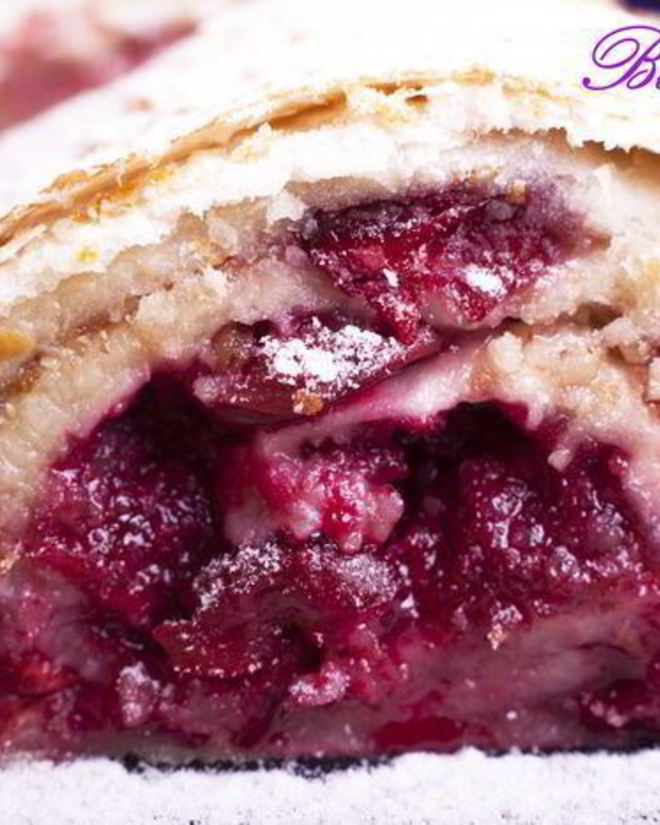 Рецепт ленивого штруделя с вишней и орехами