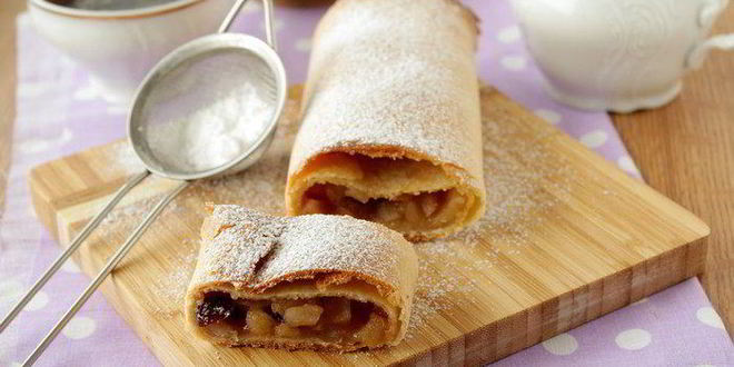 Рецепт штруделя из творожного теста с яблоками и клюквой