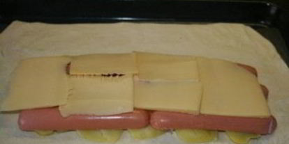 Шаг 1: штруделя с картошкой и сосиской