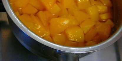 Шаг 2: штруделя с персиками