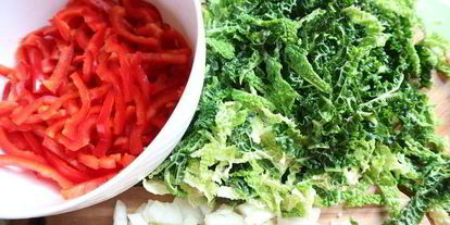 Шаг 8: штруделя с савойской капустой