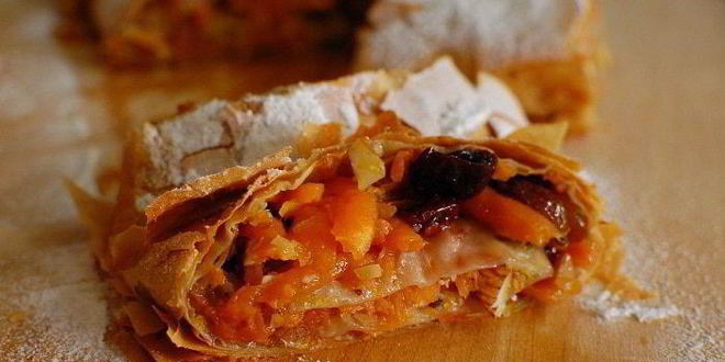 Рецепт Штруделя с тыквой, изюмом и вяленой вишней
