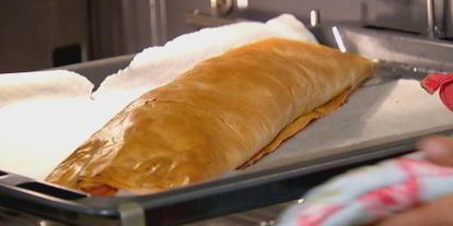 Шаг 11: штруделя с тыквой, изюмом и вяленой вишней