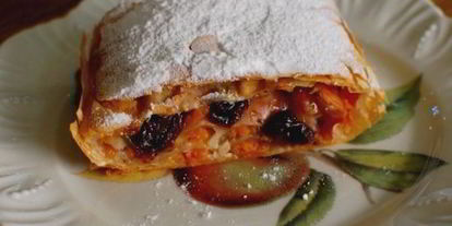 Шаг 12: штруделя с тыквой, изюмом и вяленой вишней