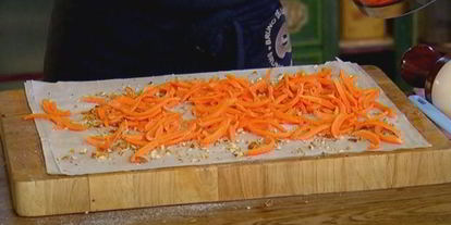 Шаг 8: штруделя с тыквой, изюмом и вяленой вишней