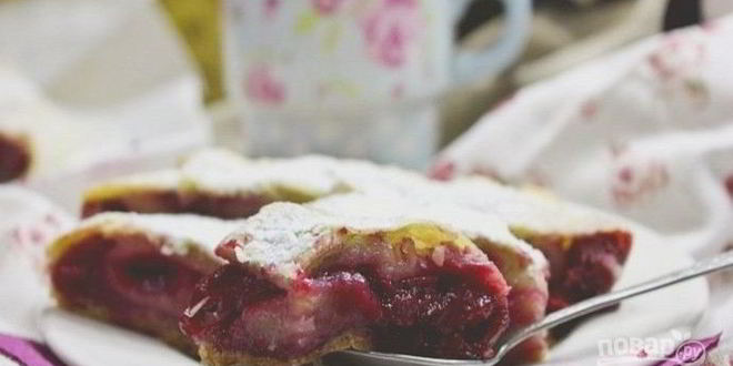 Рецепт штруделя с вишней из слоеного теста