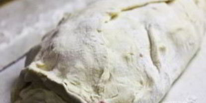 Шаг 10: штруделя с вишней из слоеного теста