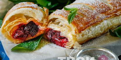 Шаг 8: штруделя с вишней