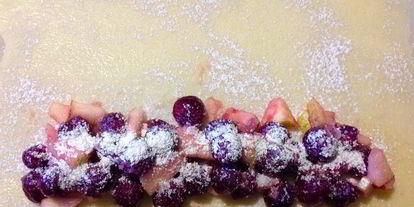 Шаг 10: штруделя с яблоками и вишней