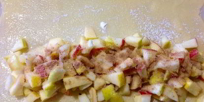 Шаг 6: штруделя с яблоками и вишней