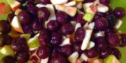 Шаг 9: штруделя с яблоками и вишней