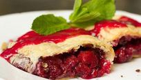 Рецепт Штруделя с замороженной вишней и корицей