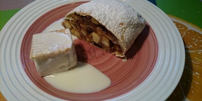 Рецепт Штруделя яблочного классического из слоеного теста