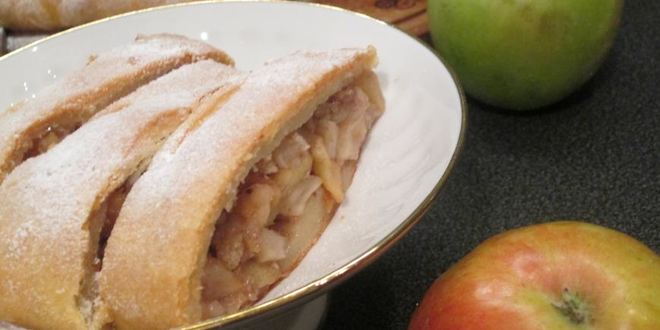 Рецепт Венского яблочного штруделя из творожного теста