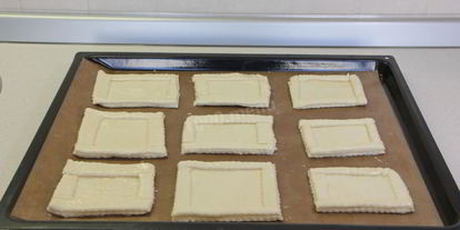 Шаг 2: слоек коробочки с начинкой