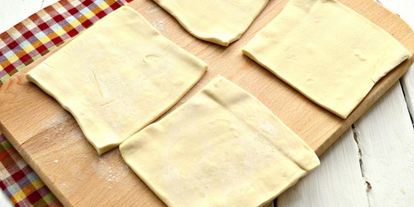 Шаг 1: слоек с грушами