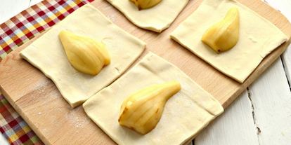 Шаг 2: слоек с грушами