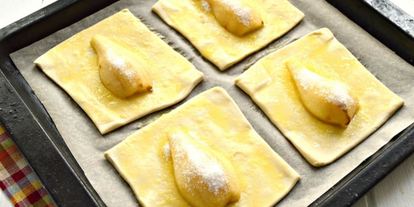 Шаг 3: слоек с грушами