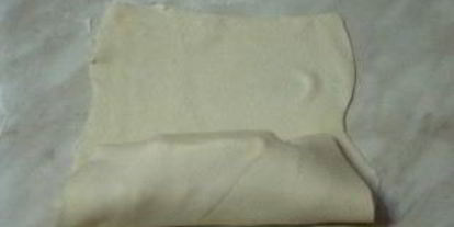 Шаг 4: слоек с сыром и сосисками