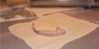 Шаг 2: слоек с ветчиной и сыром