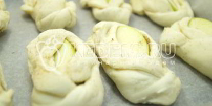 Шаг 5: слоек с яблоками