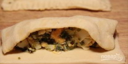 Шаг 7: слоек с яйцома и лукома