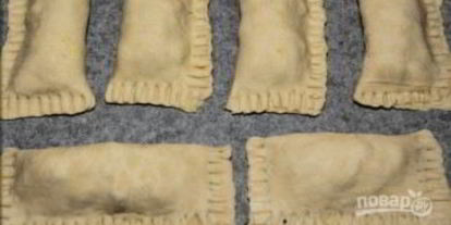 Шаг 8: слоек с яйцома и лукома