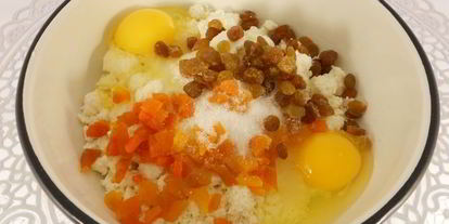 Шаг 1: кокосовых сырников с изюмом и курагой