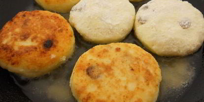 Шаг 4: кокосовых сырников с изюмом и курагой