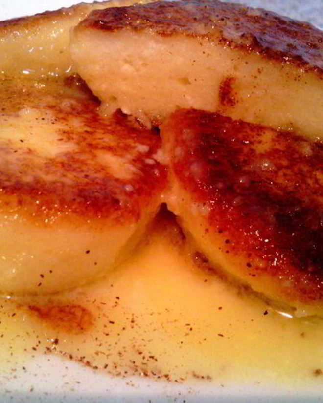 Рецепт нежных сырников с ванилью, томленные в сливочном соусе