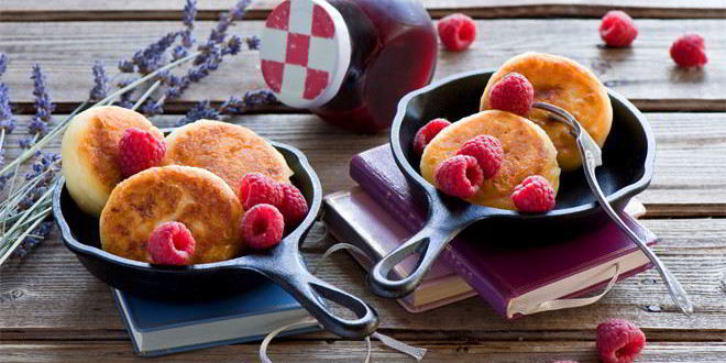 Рецепт Пышных сырников с малиной в мультиварке