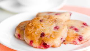 Рецепт Сырников с бананом и клюквой