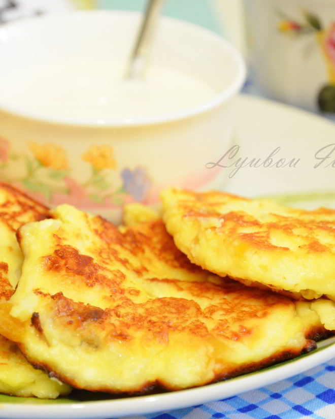 Рецепт сырников с бананом, курагой и ванильным сахаром