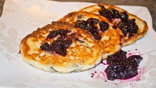 Рецепт Сырников с клюквой и изюмом