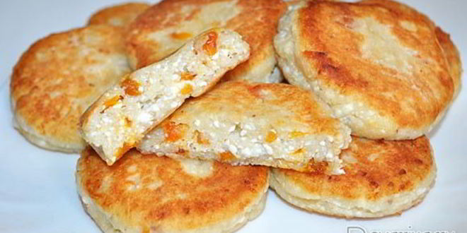 Рецепт сырников с курагой и орехами