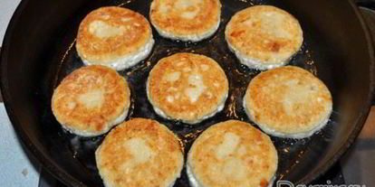 Шаг 4: сырников с курагой и орехами