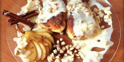 Шаг 10: сырников с начинкой из карамелизированой груши со сливочно-ореховым соусом