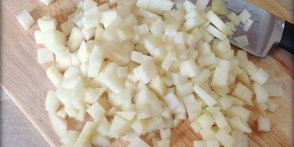 Шаг 2: сырников с начинкой из карамелизированой груши со сливочно-ореховым соусом