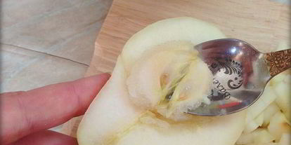 Шаг 3: сырников с начинкой из карамелизированой груши со сливочно-ореховым соусом