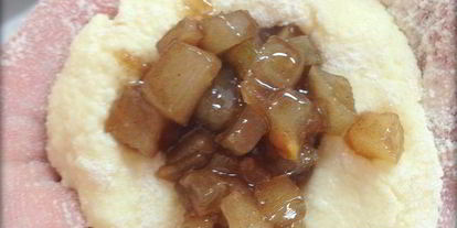 Шаг 6: сырников с начинкой из карамелизированой груши со сливочно-ореховым соусом