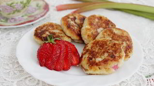 Рецепт Сырников с ревенем