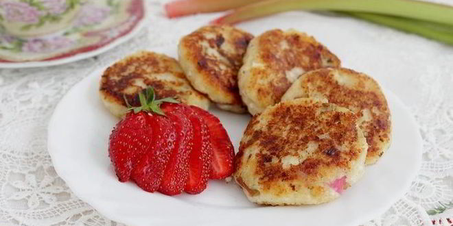 Рецепт сырников с ревенем