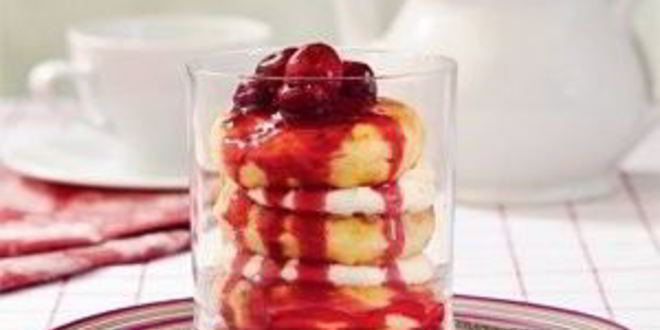 Рецепт сырников с вишневым соусом