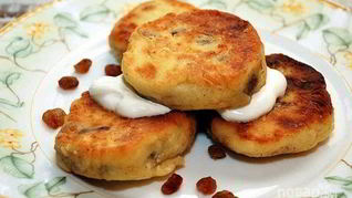 Рецепт Сырников с яблоком и сухофруктами