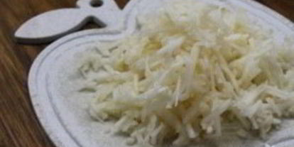 Шаг 1: сырников с яблоком и сухофруктами